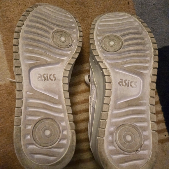 Asics Shoes - Picture 6 of 7